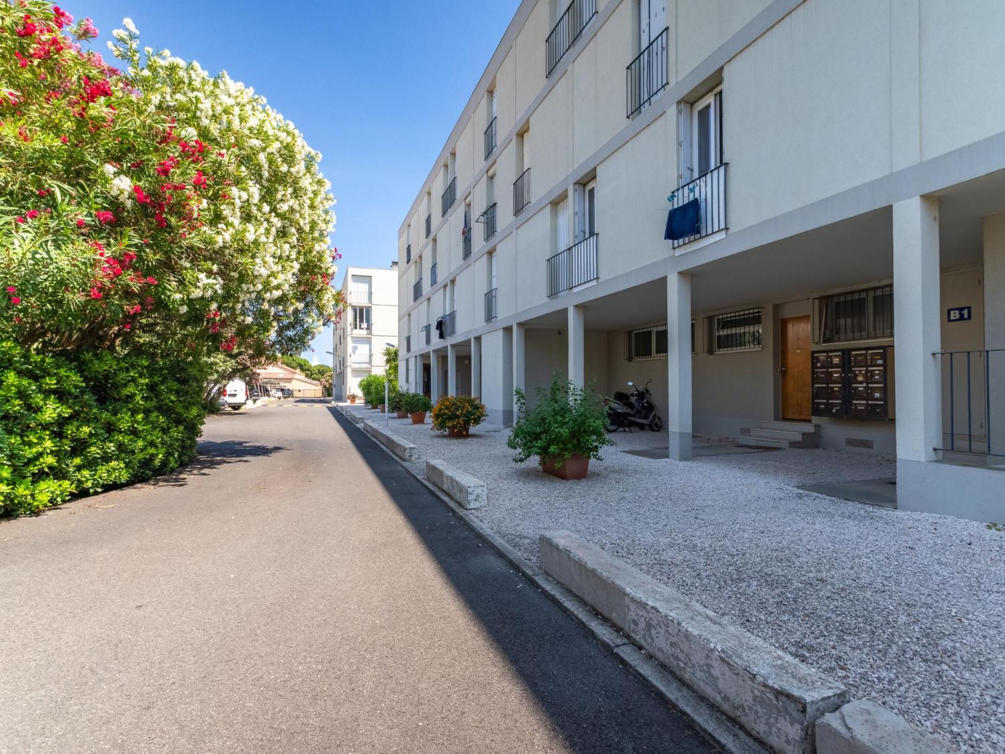 Apartment Les Roses Lauriers By Interhome Le Lavandou Eksteriør billede