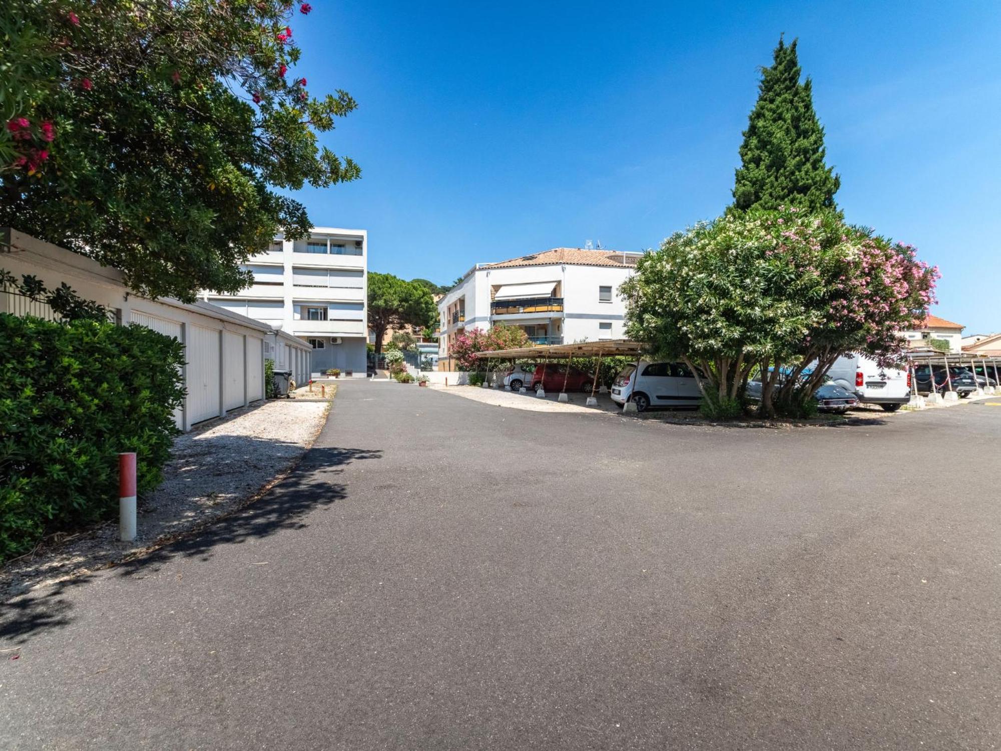 Apartment Les Roses Lauriers By Interhome Le Lavandou Eksteriør billede