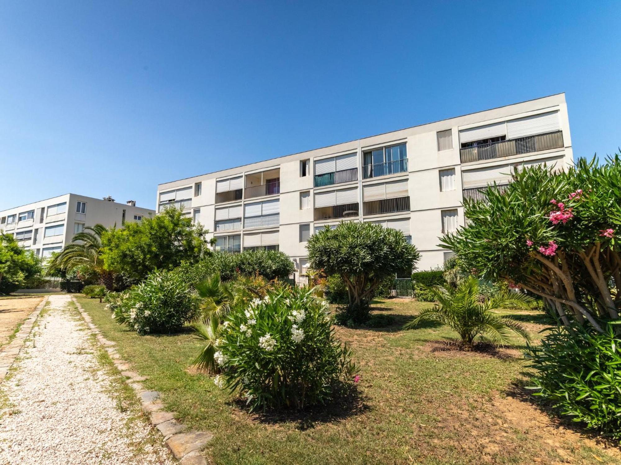 Apartment Les Roses Lauriers By Interhome Le Lavandou Eksteriør billede