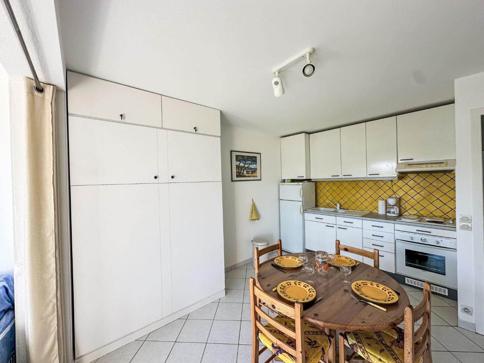 Apartment Les Roses Lauriers By Interhome Le Lavandou Eksteriør billede