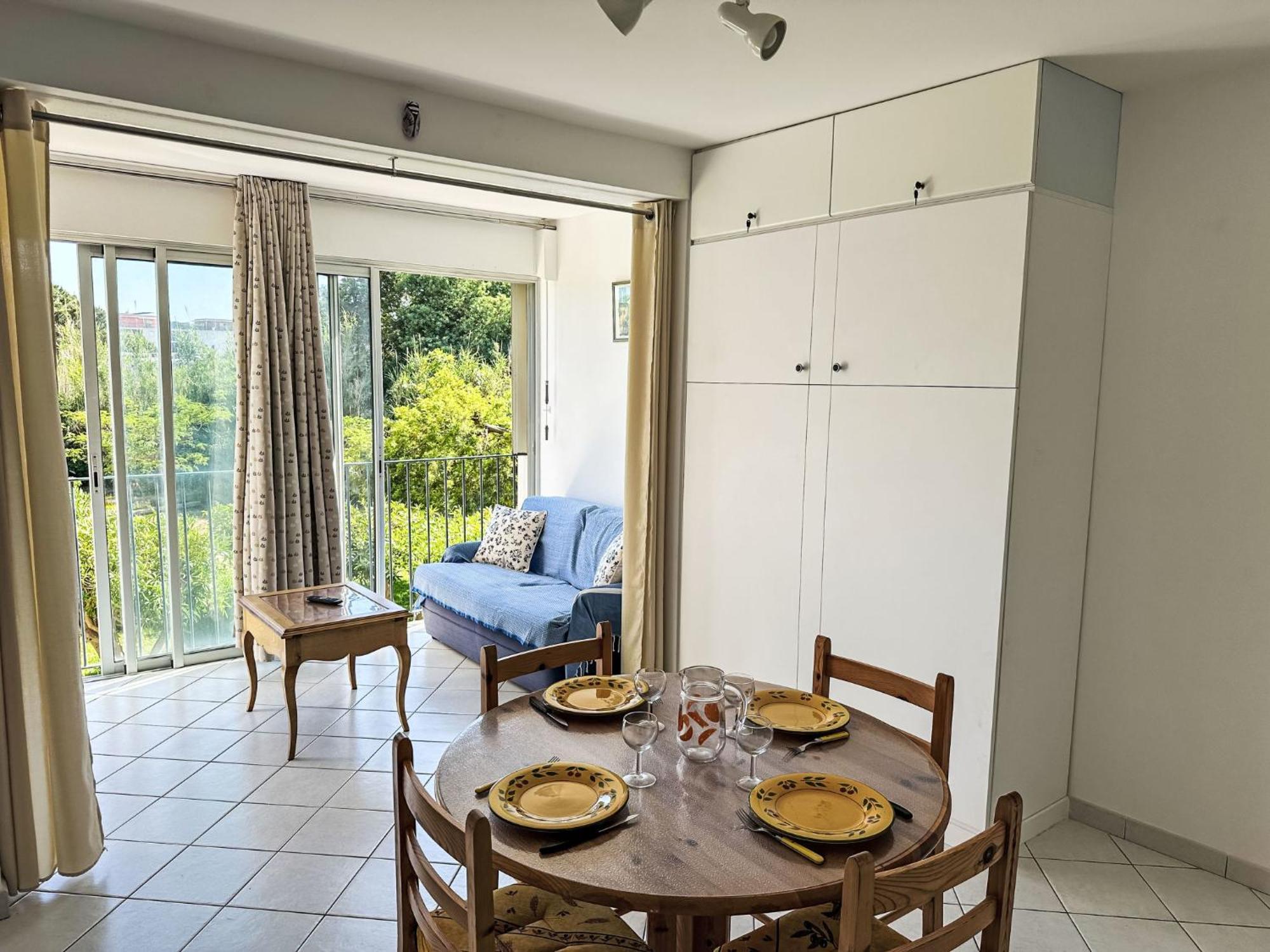 Apartment Les Roses Lauriers By Interhome Le Lavandou Eksteriør billede