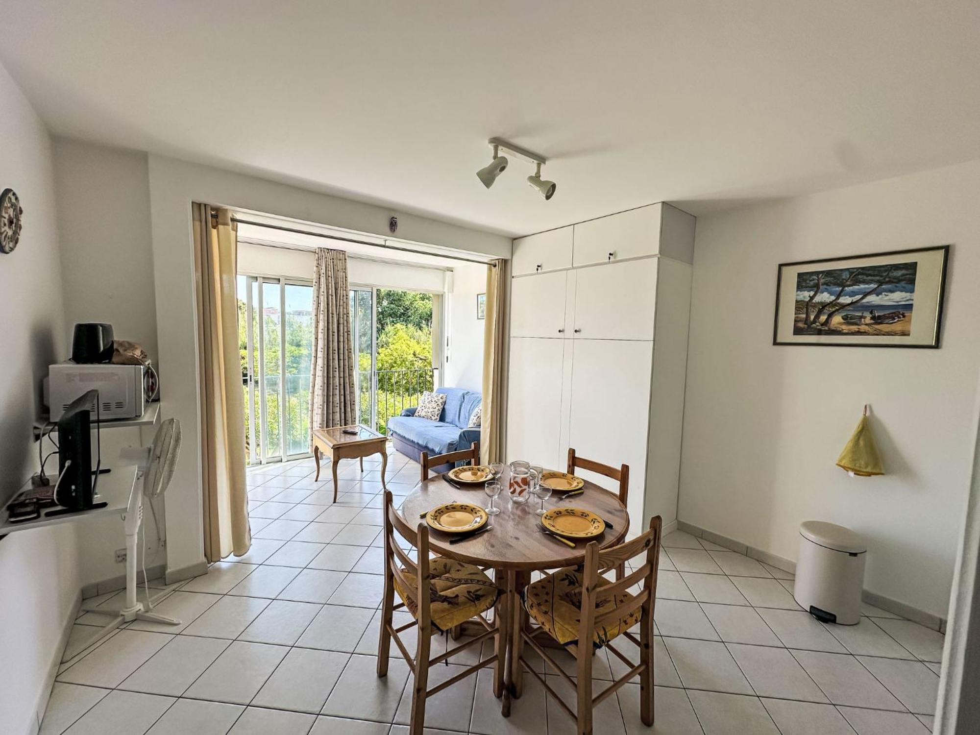Apartment Les Roses Lauriers By Interhome Le Lavandou Eksteriør billede